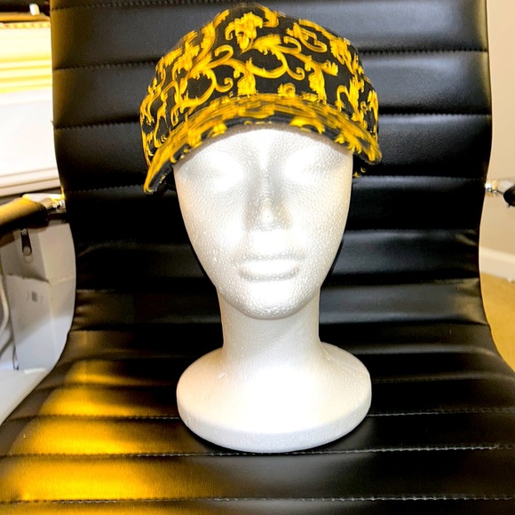 SOLD!!!VERSACE UNISEX BAROCCO BASEBALL CAP - Picture 1 of 3
